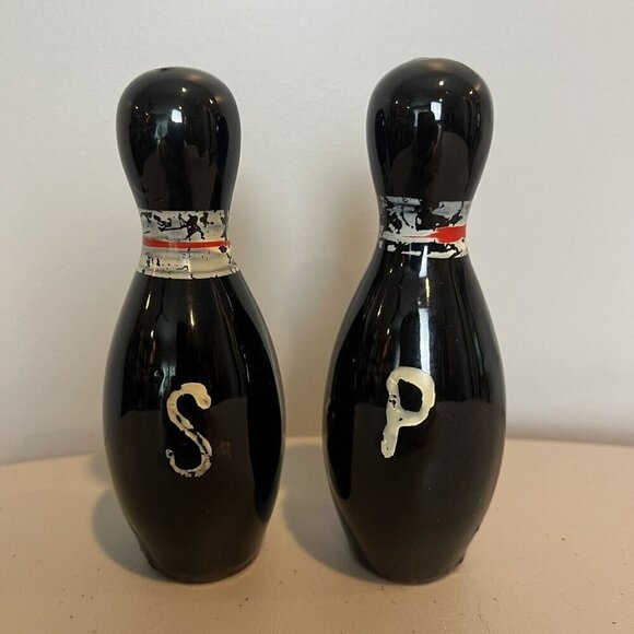 Bowling Pins Salt and Pepper Shakers 1949 Mid Century Kitsch Black Vintage - Picture 1 of 8